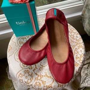 Brand new cardinal red  tieks by Gavrieli